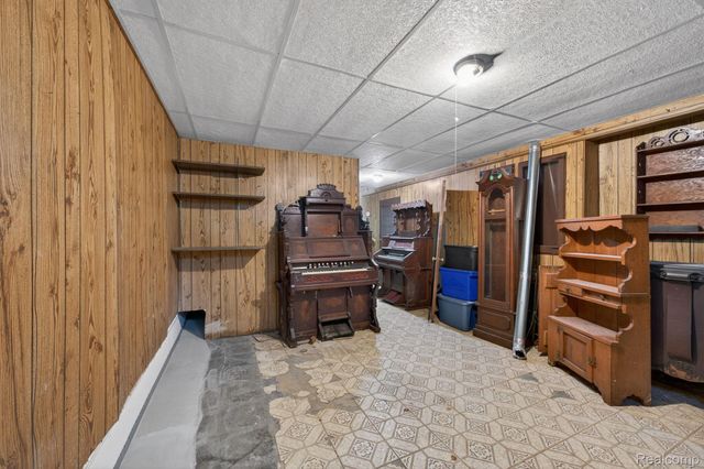 11035 White Oak Drive, Vienna Charter Township, MI 48420