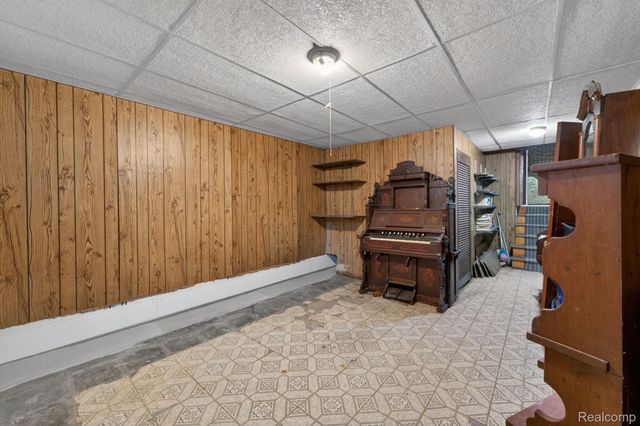 11035 White Oak Drive, Vienna Charter Township, MI 48420