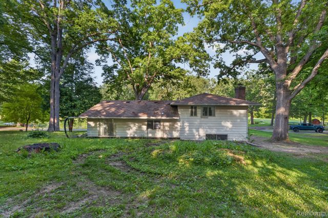 11035 White Oak Drive, Vienna Charter Township, MI 48420
