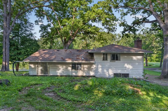 11035 White Oak Drive, Vienna Charter Township, MI 48420