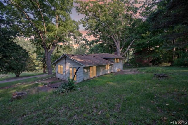 11035 White Oak Drive, Vienna Charter Township, MI 48420
