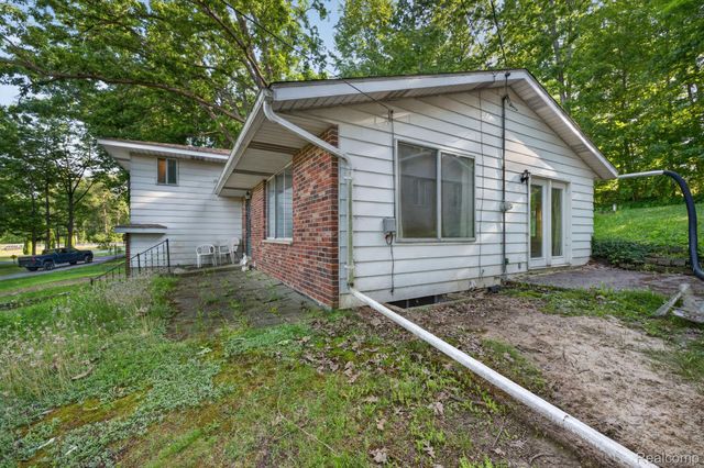 11035 White Oak Drive, Vienna Charter Township, MI 48420