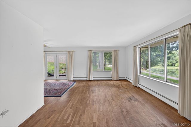 11035 White Oak Drive, Vienna Charter Township, MI 48420