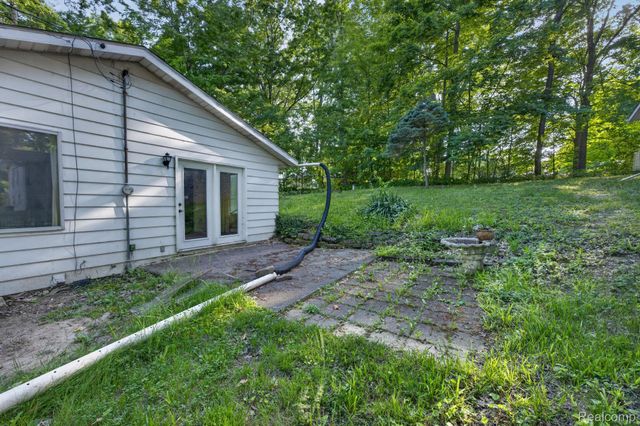 11035 White Oak Drive, Vienna Charter Township, MI 48420