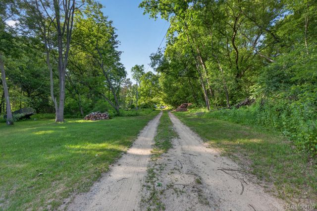 11035 White Oak Drive, Vienna Charter Township, MI 48420