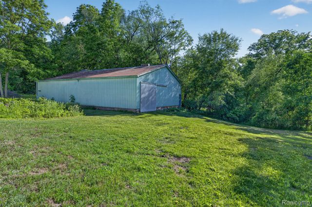 11035 White Oak Drive, Vienna Charter Township, MI 48420