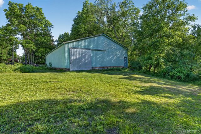11035 White Oak Drive, Vienna Charter Township, MI 48420