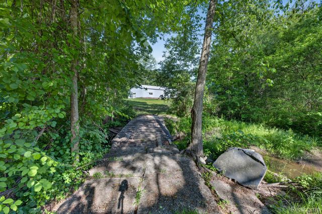 11035 White Oak Drive, Vienna Charter Township, MI 48420
