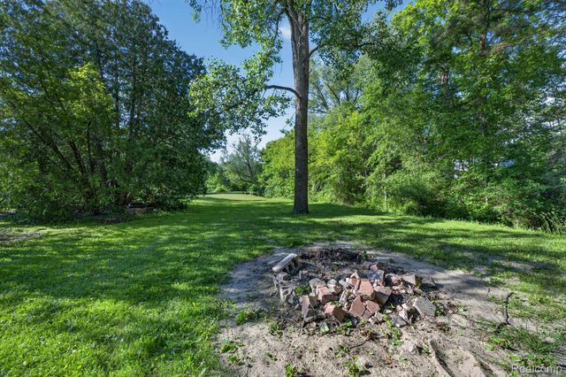 11035 White Oak Drive, Vienna Charter Township, MI 48420