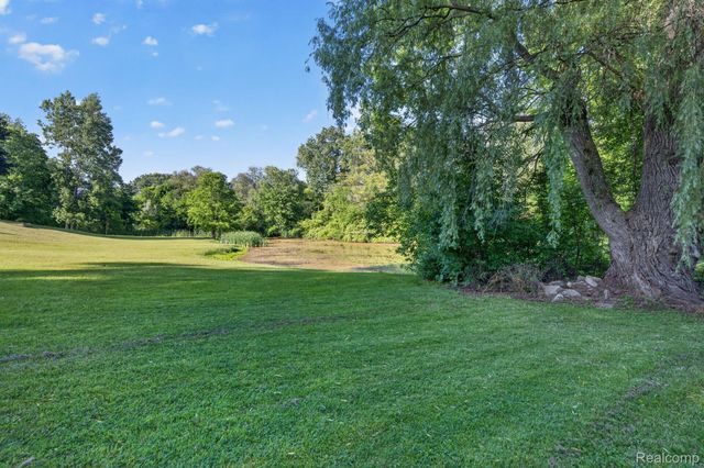 11035 White Oak Drive, Vienna Charter Township, MI 48420