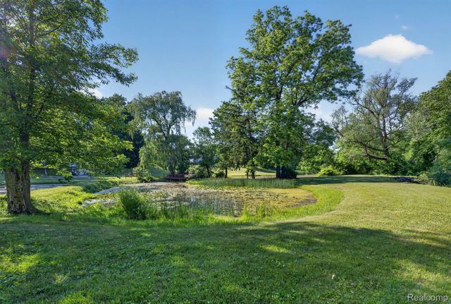 11035 White Oak Drive, Vienna Charter Township, MI 48420