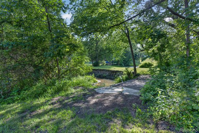 11035 White Oak Drive, Vienna Charter Township, MI 48420