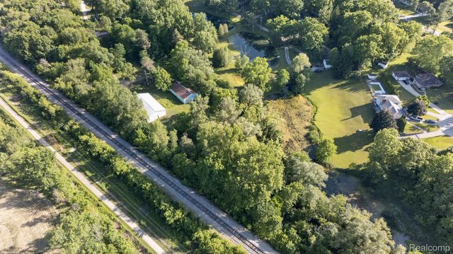 11035 White Oak Drive, Vienna Charter Township, MI 48420