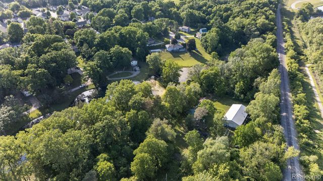 11035 White Oak Drive, Vienna Charter Township, MI 48420