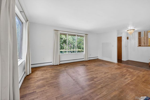 11035 White Oak Drive, Vienna Charter Township, MI 48420