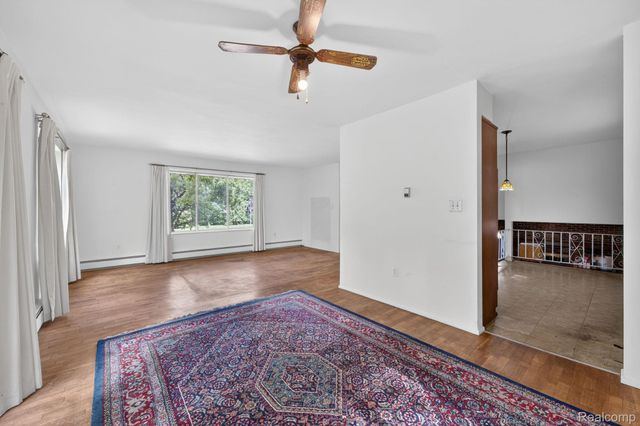 11035 White Oak Drive, Vienna Charter Township, MI 48420