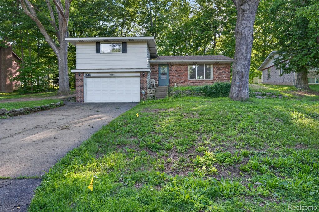 11035 White Oak Drive, Vienna Charter Township, MI 48420