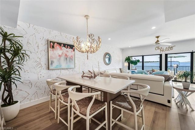 601 La Peninsula BLVD # 601, Naples, FL 34113