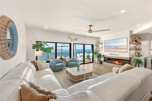 601 La Peninsula BLVD # 601, Naples, FL 34113