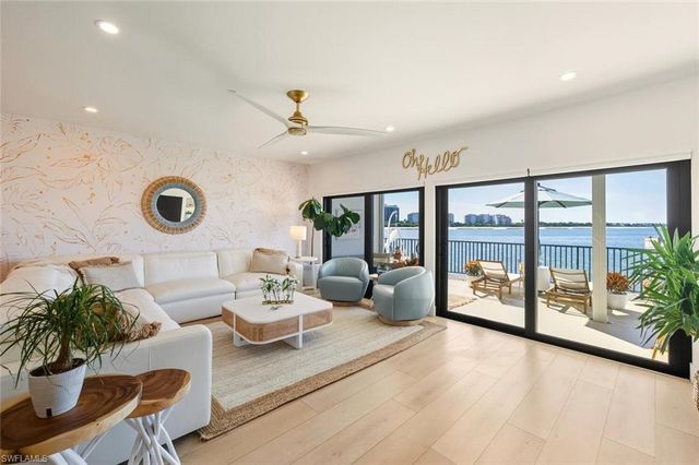 601 La Peninsula BLVD # 601, Naples, FL 34113