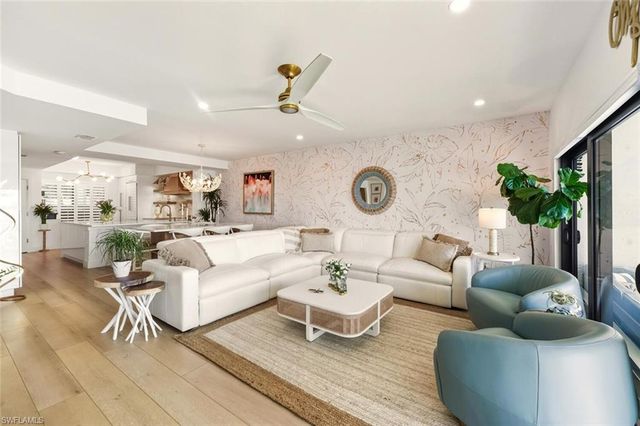 601 La Peninsula BLVD # 601, Naples, FL 34113