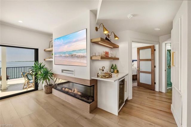 601 La Peninsula BLVD # 601, Naples, FL 34113