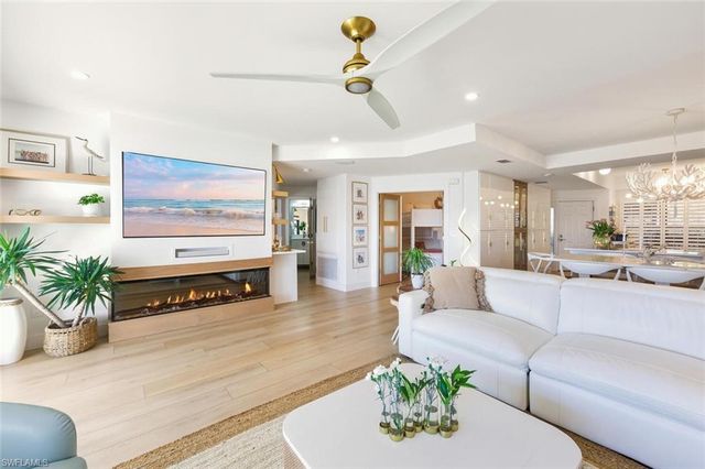 601 La Peninsula BLVD # 601, Naples, FL 34113