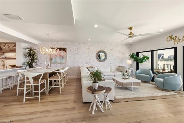 601 La Peninsula BLVD # 601, Naples, FL 34113