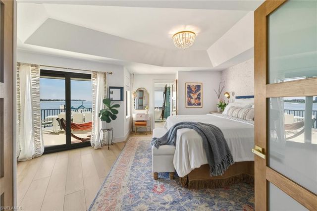 601 La Peninsula BLVD # 601, Naples, FL 34113