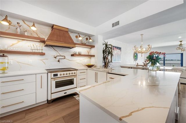 601 La Peninsula BLVD # 601, Naples, FL 34113