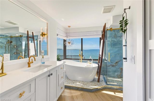 601 La Peninsula BLVD # 601, Naples, FL 34113