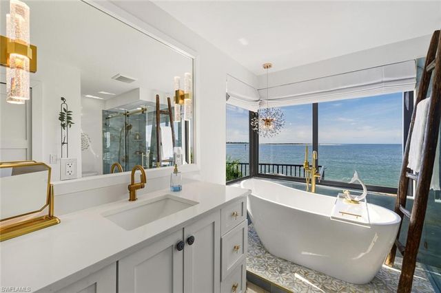 601 La Peninsula BLVD # 601, Naples, FL 34113