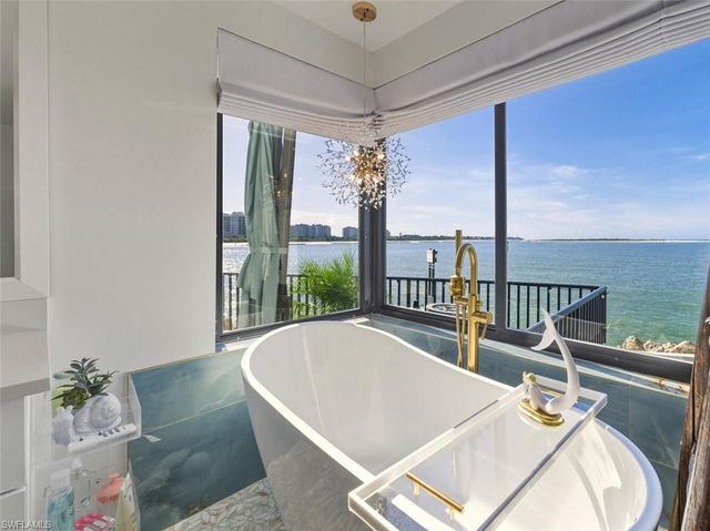 601 La Peninsula BLVD # 601, Naples, FL 34113