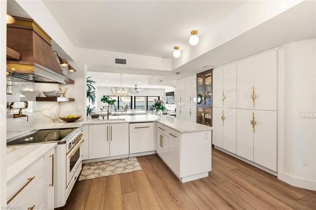 601 La Peninsula BLVD # 601, Naples, FL 34113