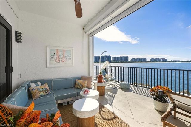 601 La Peninsula BLVD # 601, Naples, FL 34113