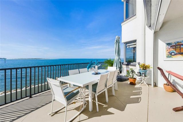 601 La Peninsula BLVD # 601, Naples, FL 34113