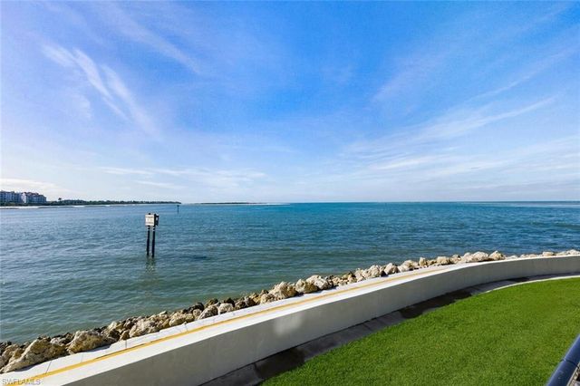 601 La Peninsula BLVD # 601, Naples, FL 34113