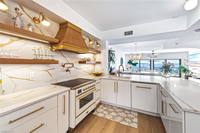 601 La Peninsula BLVD # 601, Naples, FL 34113