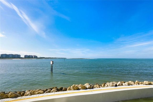 601 La Peninsula BLVD # 601, Naples, FL 34113