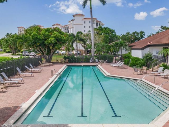 601 La Peninsula BLVD # 601, Naples, FL 34113
