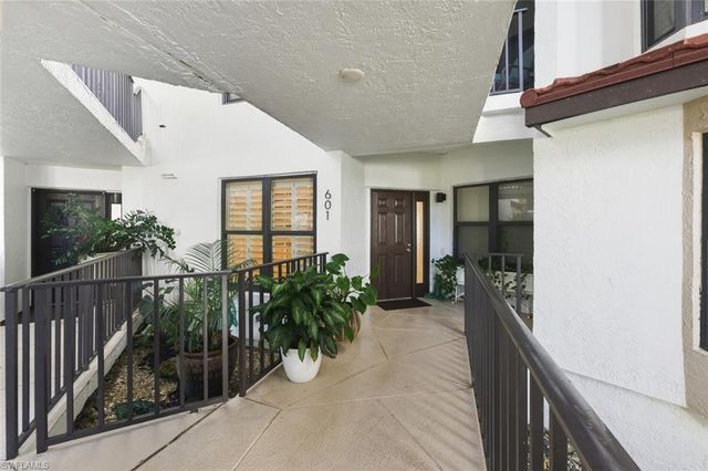 601 La Peninsula BLVD # 601, Naples, FL 34113