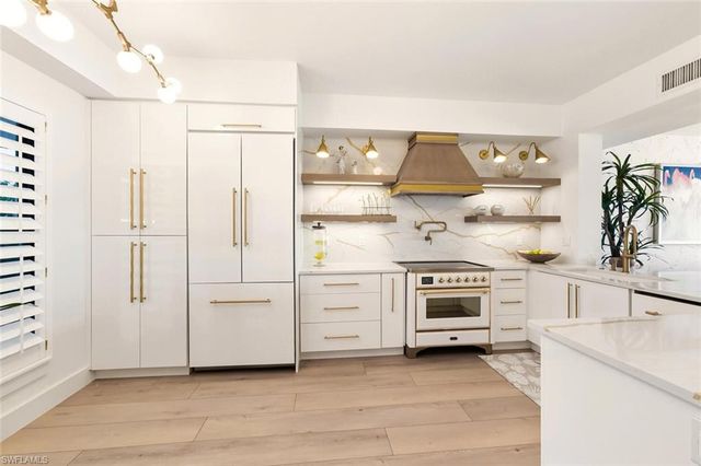 601 La Peninsula BLVD # 601, Naples, FL 34113