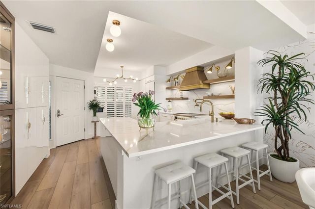 601 La Peninsula BLVD # 601, Naples, FL 34113