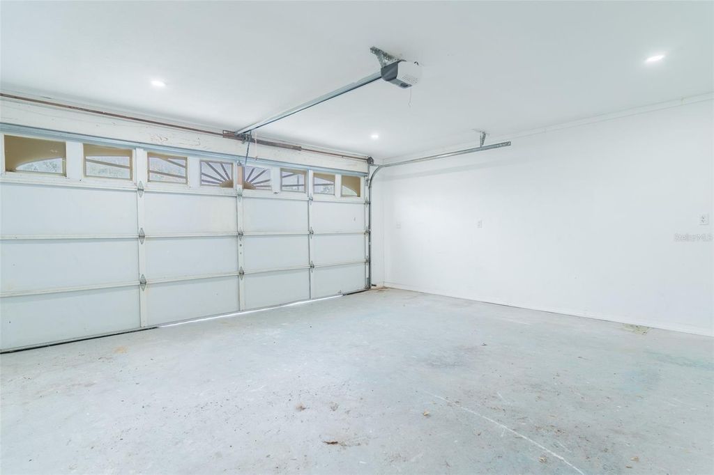 Image 11 of property listing at 109 REBECCA DRIVE NE, Winter Haven, FL 33881