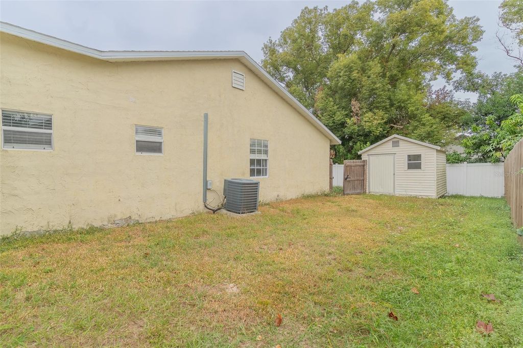 Image 14 of property listing at 109 REBECCA DRIVE NE, Winter Haven, FL 33881