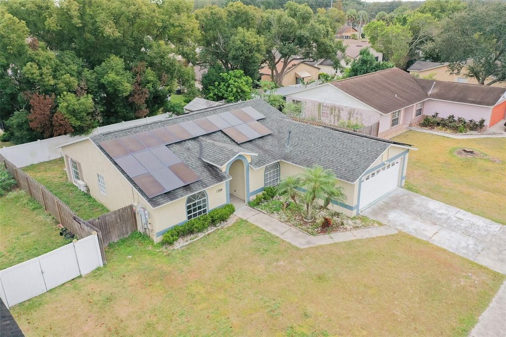 Image 20 of property listing at 109 REBECCA DRIVE NE, Winter Haven, FL 33881