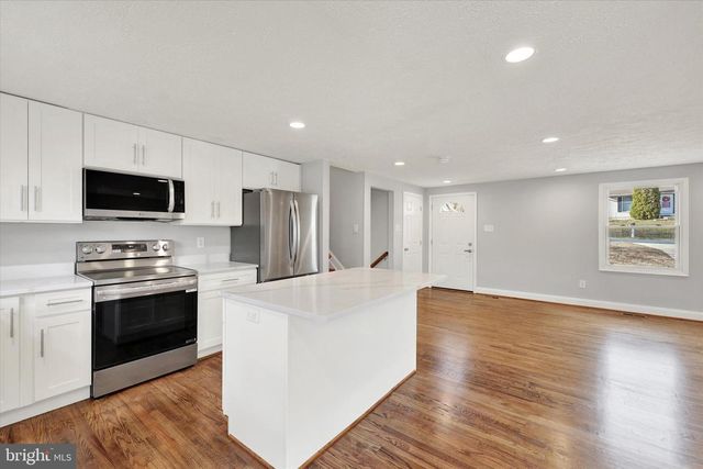 2240 BRIDLE PATH DR, Waldorf, MD 20601