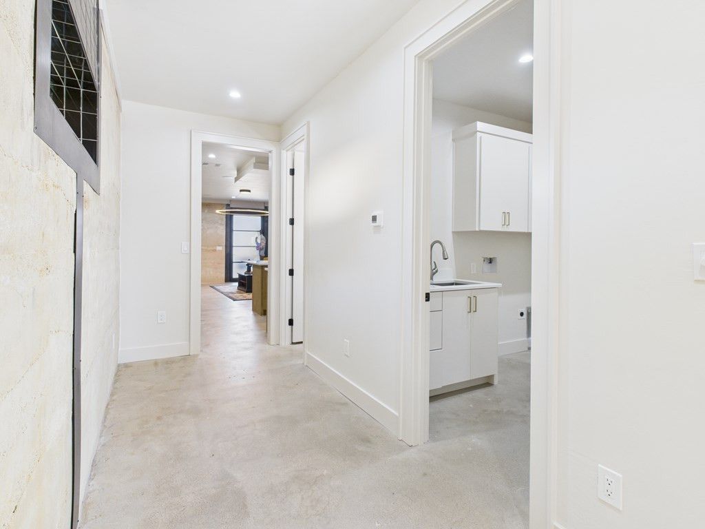 Image 19 of property listing at 1905 Beaty Road, San Angelo, TX 76904