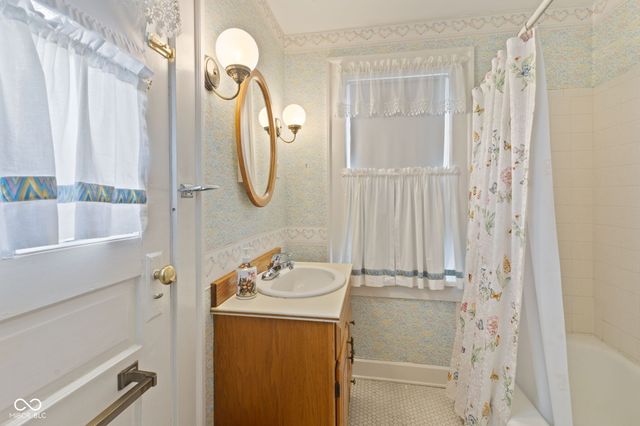 5120 E Pleasant Run Parkway North Drive, Indianapolis, IN 46219