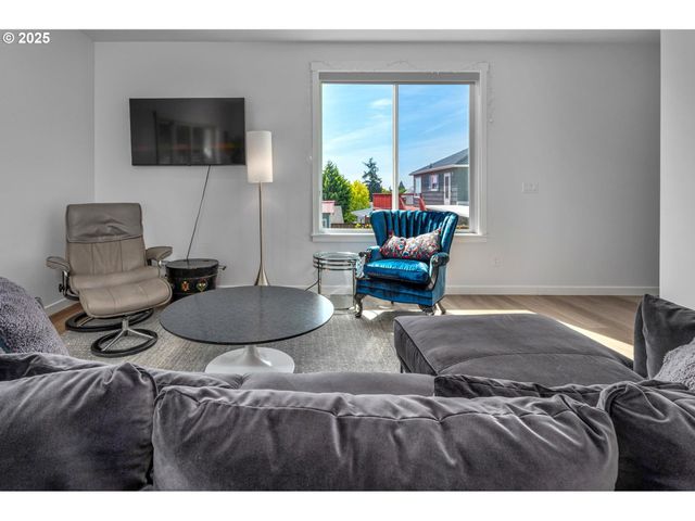 254 N 1ST St, St Helens, OR 97051